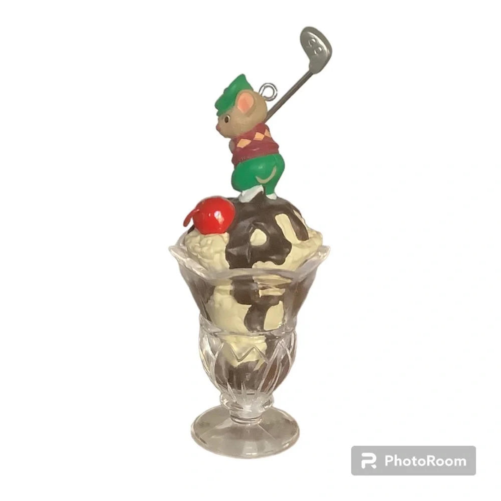 Hallmark sundae golfer